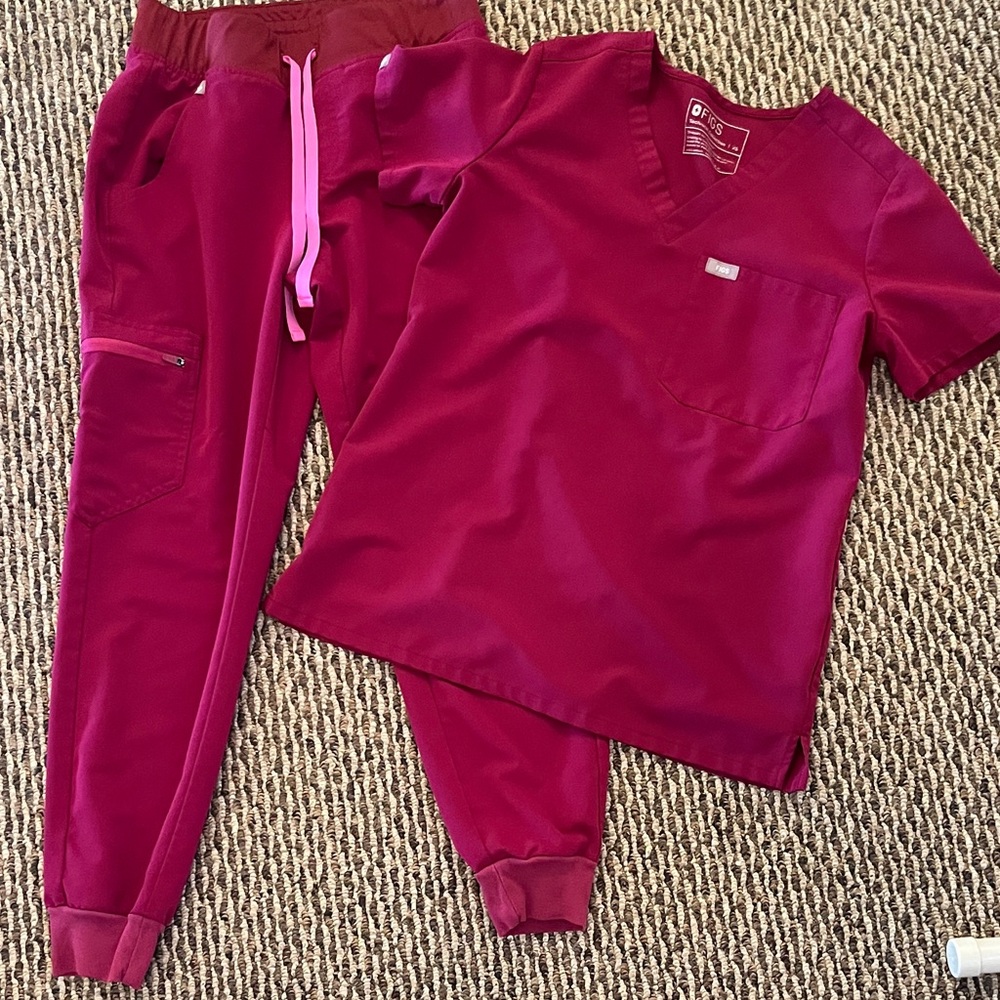 Figs Burgundy Scrub Set